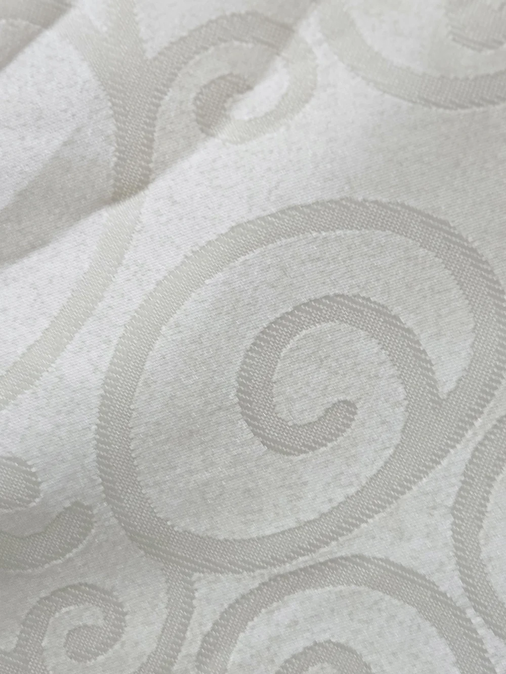 Elegant Cream Shimmer Holiday Cottagecore Jacquard Damask Tablecloth for Dining